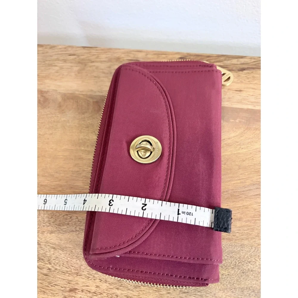 Baggallini zip around